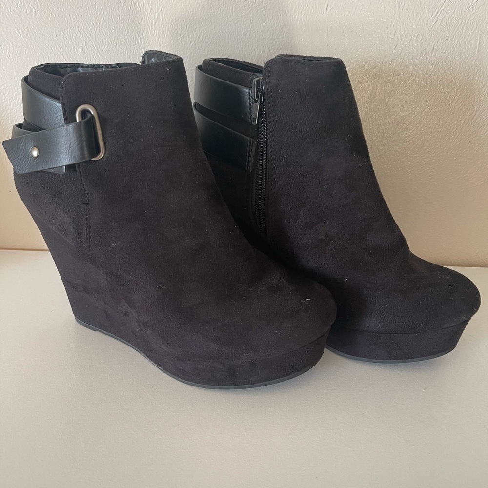 Shoes (boots)